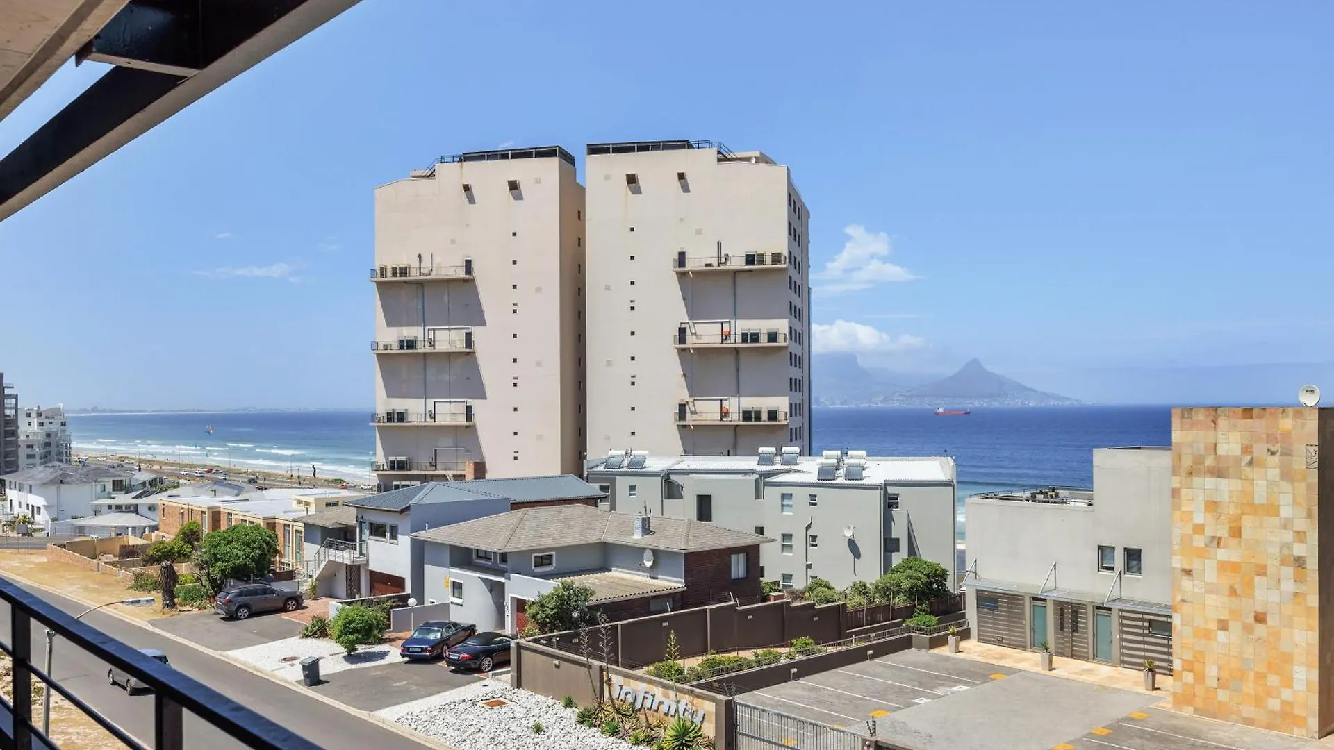 Manhattan On Coral Apartments Bloubergstrand